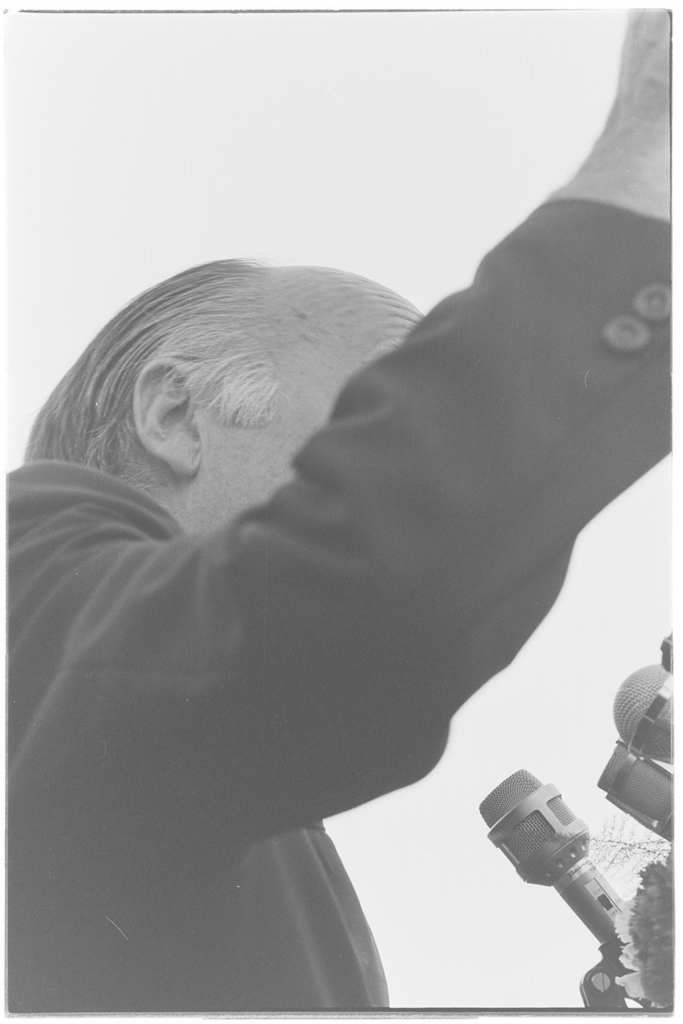 Napoli - Piazza del Plebiscito - Comizio di Giorgio Almirante <1979> (negativo, insieme) di Alfa Press Service s.n.c. – Agenzia Fotogiornalistica (ultimo quarto XX)