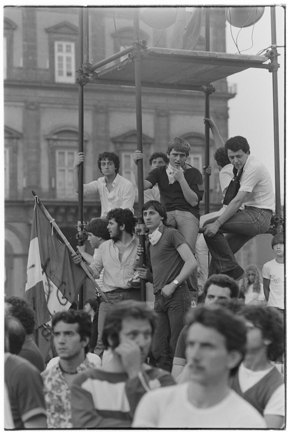 Napoli - Comizio elettorale del MSI <1979> (negativo, insieme) di Alfa Press Service s.n.c. – Agenzia Fotogiornalistica (ultimo quarto XX)