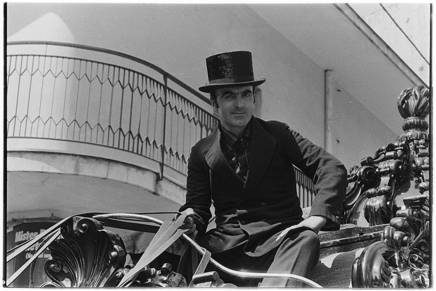 Napoli - Funerali con carrozza e cavalli (negativo, insieme) di Alfa Press Service s.n.c. – Agenzia Fotogiornalistica (ultimo quarto XX)