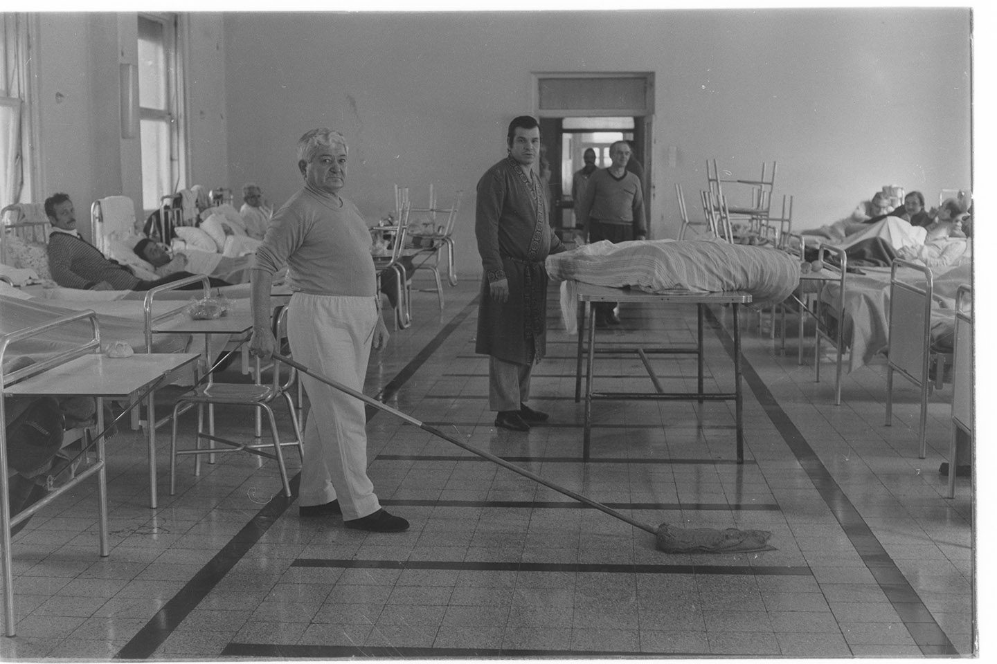 Santomenna (SA) - Terremotati <1980> (negativo, insieme) di Alfa Press Service s.n.c. – Agenzia Fotogiornalistica (ultimo quarto XX)