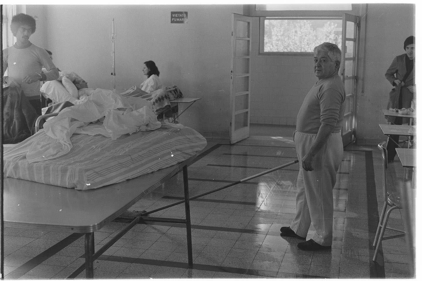 Santomenna (SA) - Terremotati <1980> (negativo, insieme) di Alfa Press Service s.n.c. – Agenzia Fotogiornalistica (ultimo quarto XX)