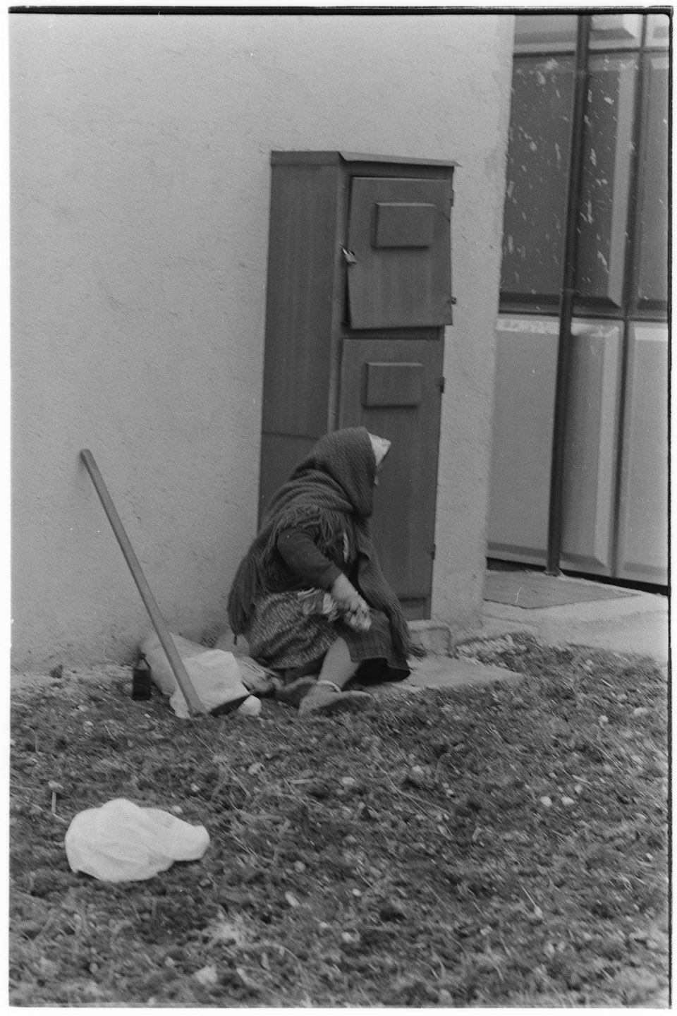 Santomenna (SA) - Contadine (negativo, insieme) di Alfa Press Service s.n.c. – Agenzia Fotogiornalistica (ultimo quarto XX)