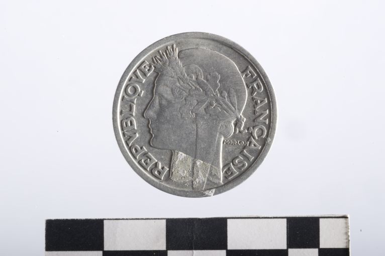 moneta - 2 franchi - ambito francese (sec. XX d.C)