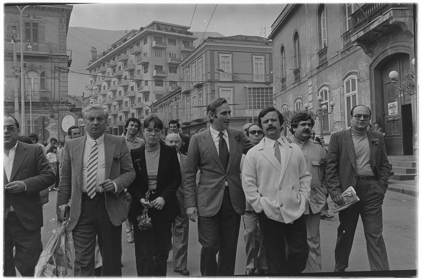 Manifestazioni politiche - Corteo Primo Maggio a Nocera Inferiore (negativo, insieme) di Alfa Press Service s.n.c. – Agenzia Fotogiornalistica (seconda metà XX)