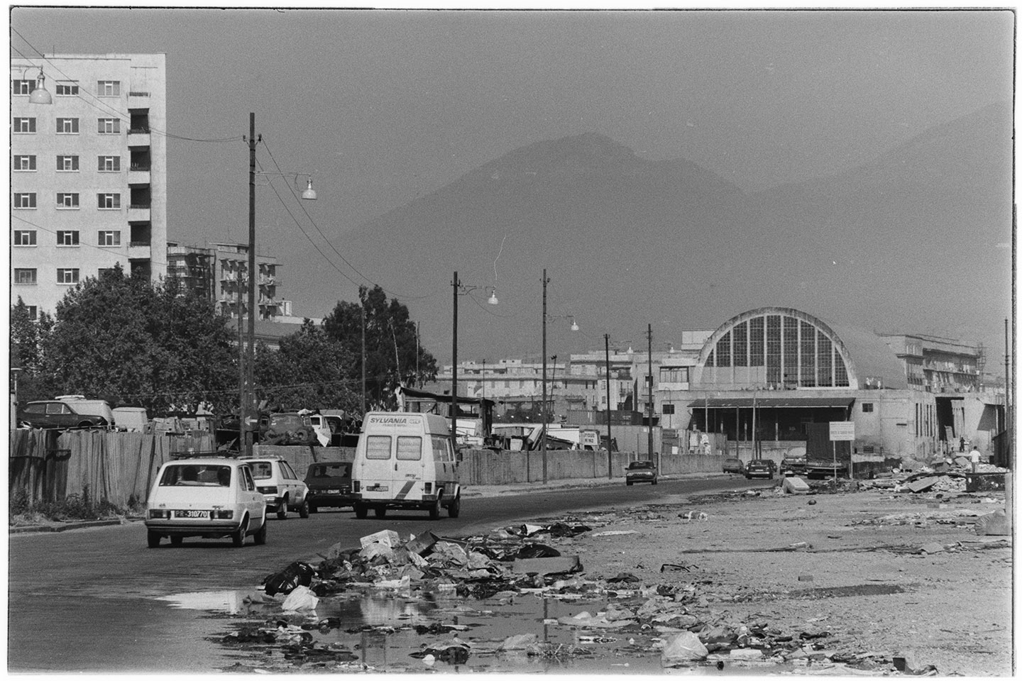 Ambiente - Napoli, degrado cittadino (negativo, insieme) di Alfa Press Service s.n.c. – Agenzia Fotogiornalistica (seconda metà XX)