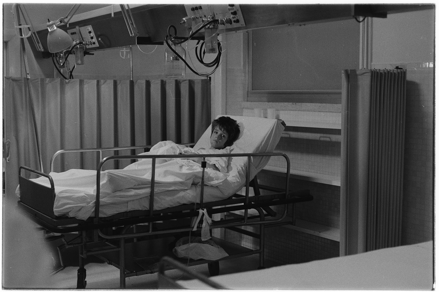 Cronache - Bramucci, Flavio. Bambino caduto dal quinto piano (negativo, insieme) di Alfa Press Service s.n.c. – Agenzia Fotogiornalistica (ultimo quarto XX)