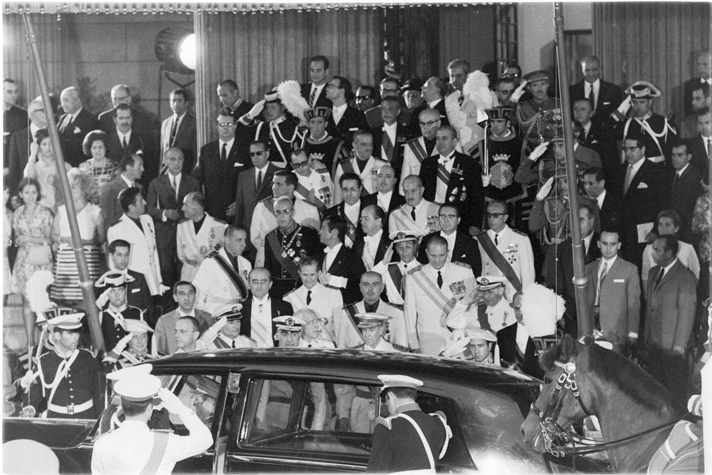 Funerali - Franco, Francisco <1892-1975> (negativo, insieme) di Alfa Press Service s.n.c. – Agenzia Fotogiornalistica (anni settanta XX)