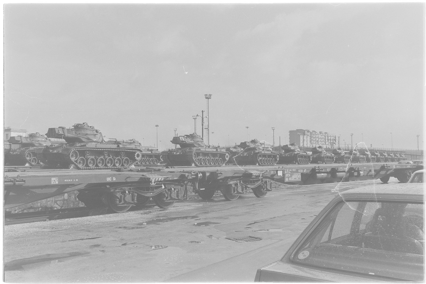 trasporto di carri armati (negativo, insieme) di Alfa Press Service s.n.c. – Agenzia Fotogiornalistica (seconda metà XX)