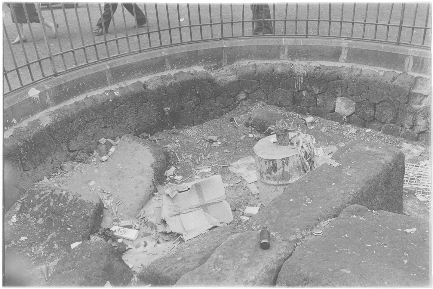 Ospedale dei pellegrini (negativo, insieme) di Alfa Press Service s.n.c. – Agenzia Fotogiornalistica (seconda metà XX)