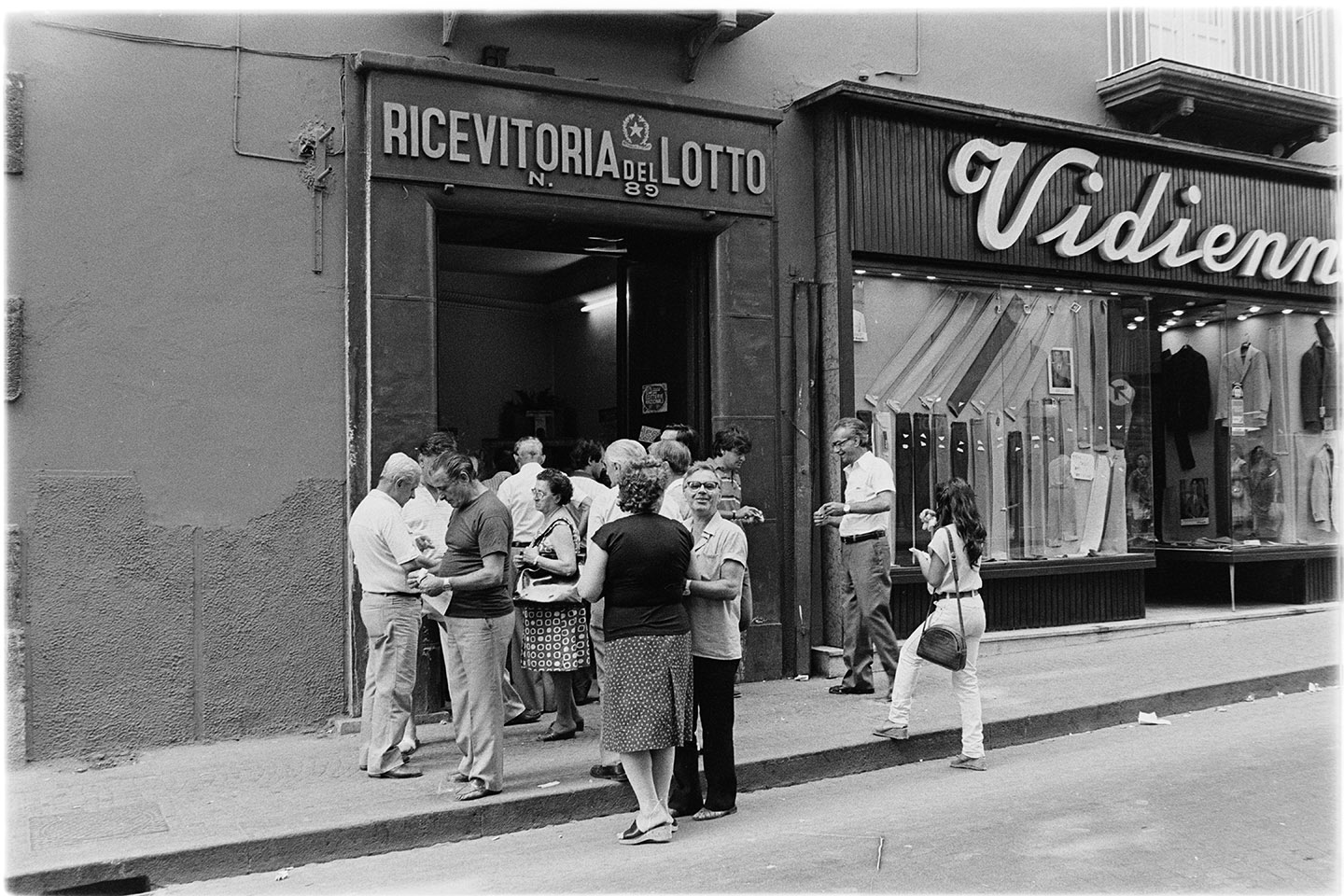 Napoli - Gioco del lotto (negativo, insieme) di Alfa Press Service s.n.c. – Agenzia Fotogiornalistica (seconda metà XX)