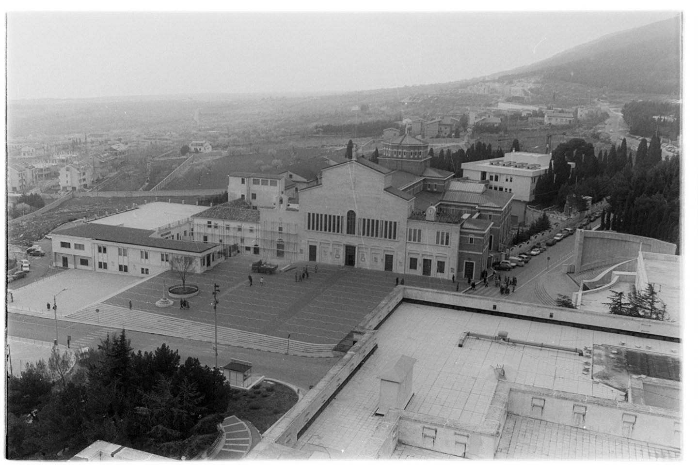 San Giovanni Rotondo - Padre Pio <1887-1968> (negativo, insieme) di Alfa Press Service s.n.c. – Agenzia Fotogiornalistica (anni novanta XX)