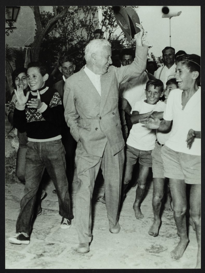 Attoti cinematografici - Chaplin, Charlie <1889-1977> (positivo, insieme) di Alfa Press Service s.n.c. – Agenzia Fotogiornalistica (anni settanta XX)