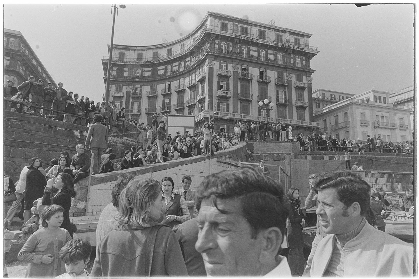 Funerali contrabbandiere (negativo, insieme) di Alfa Press Service s.n.c. – Agenzia Fotogiornalistica (seconda metà XX)