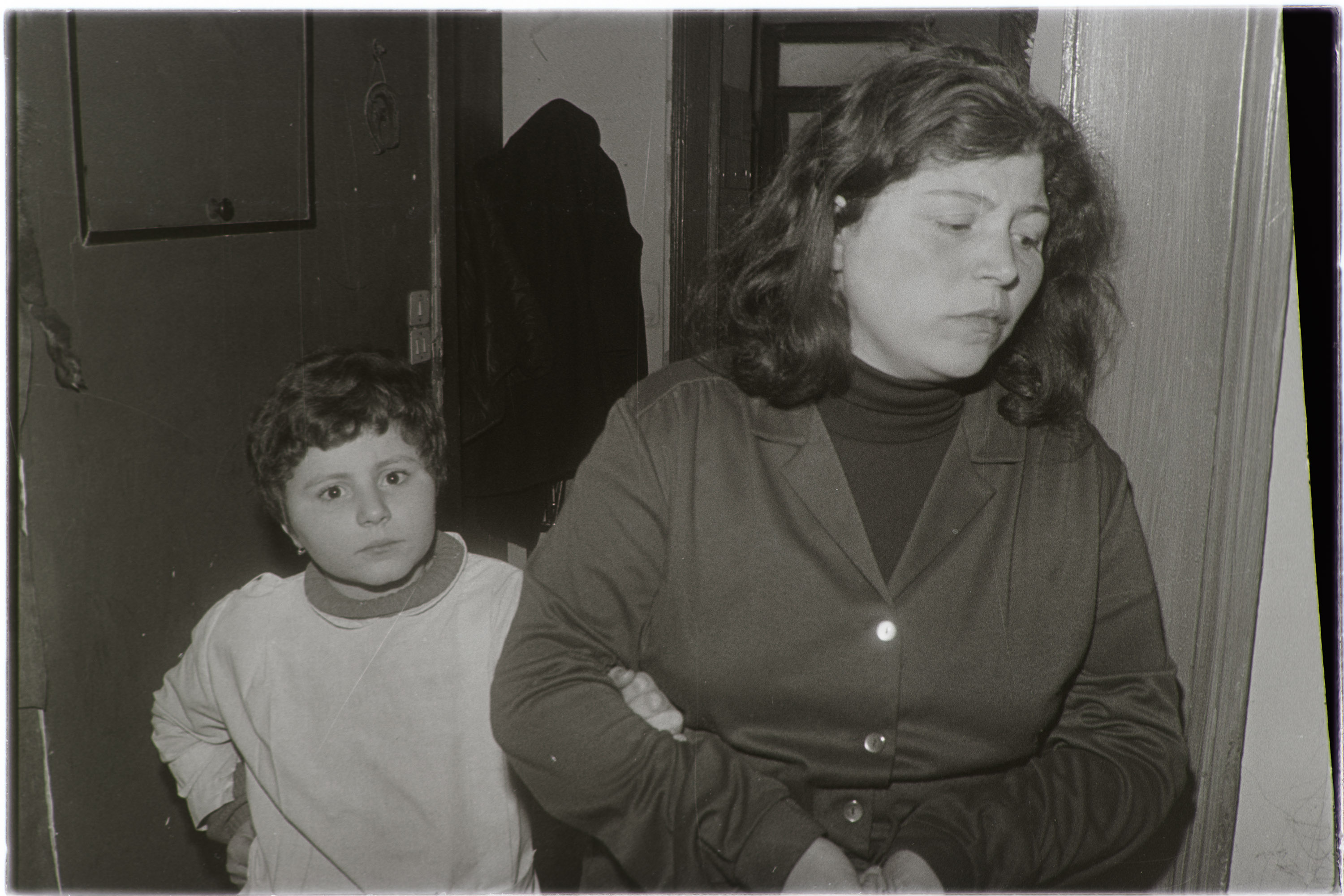 Omicidio - famiglia dell'infermiere assassino (negativo, insieme) di Alfa Press Service s.n.c. – Agenzia Fotogiornalistica (anni ottanta XX)