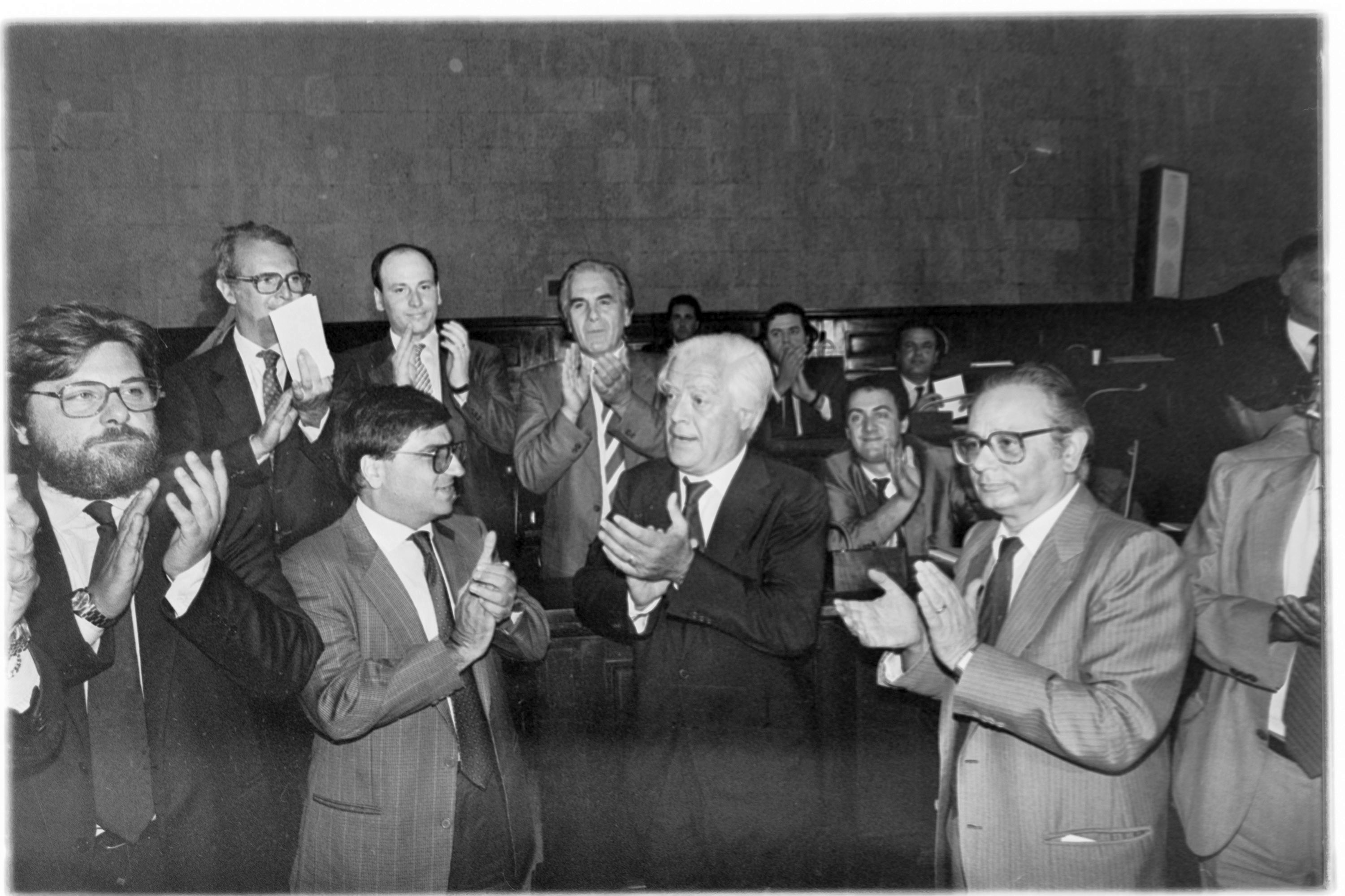 Napoli - Sindaci - Lezzi, Pietro <1922-2013> (negativo, insieme) di Alfa Press Service s.n.c. – Agenzia Fotogiornalistica (anni ottanta XX)