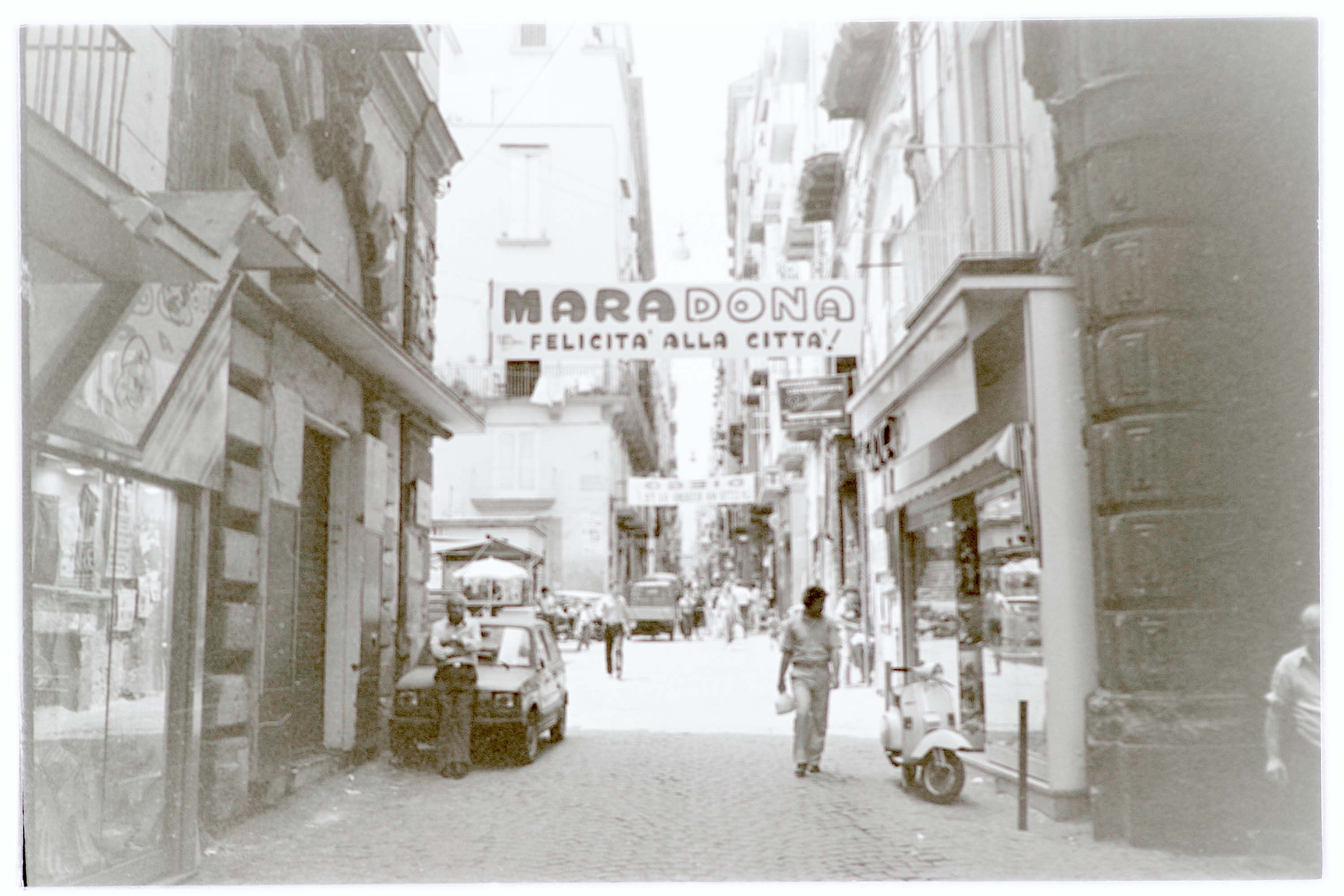 Napoli - Strade (negativo, insieme) di Alfa Press Service s.n.c. – Agenzia Fotogiornalistica (ultimo quarto XX)