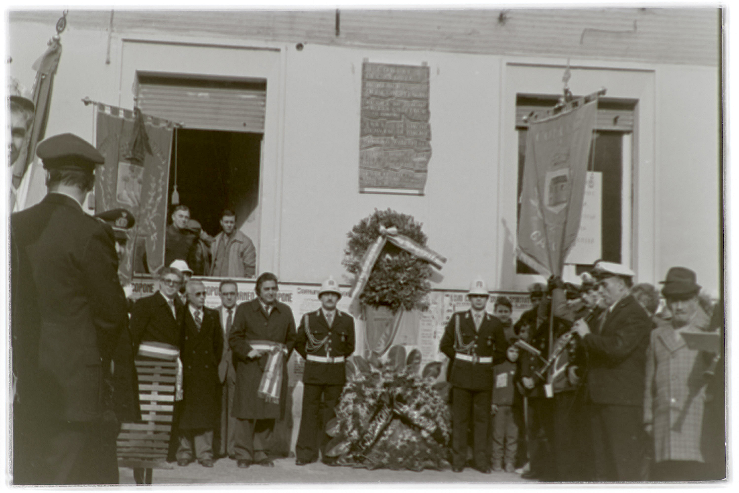 S. Benedetto Val di Sambro (BO) - Strage del Rapido 904 (negativo, insieme) di Alfa Press Service s.n.c. – Agenzia Fotogiornalistica (ultimo quarto XX)