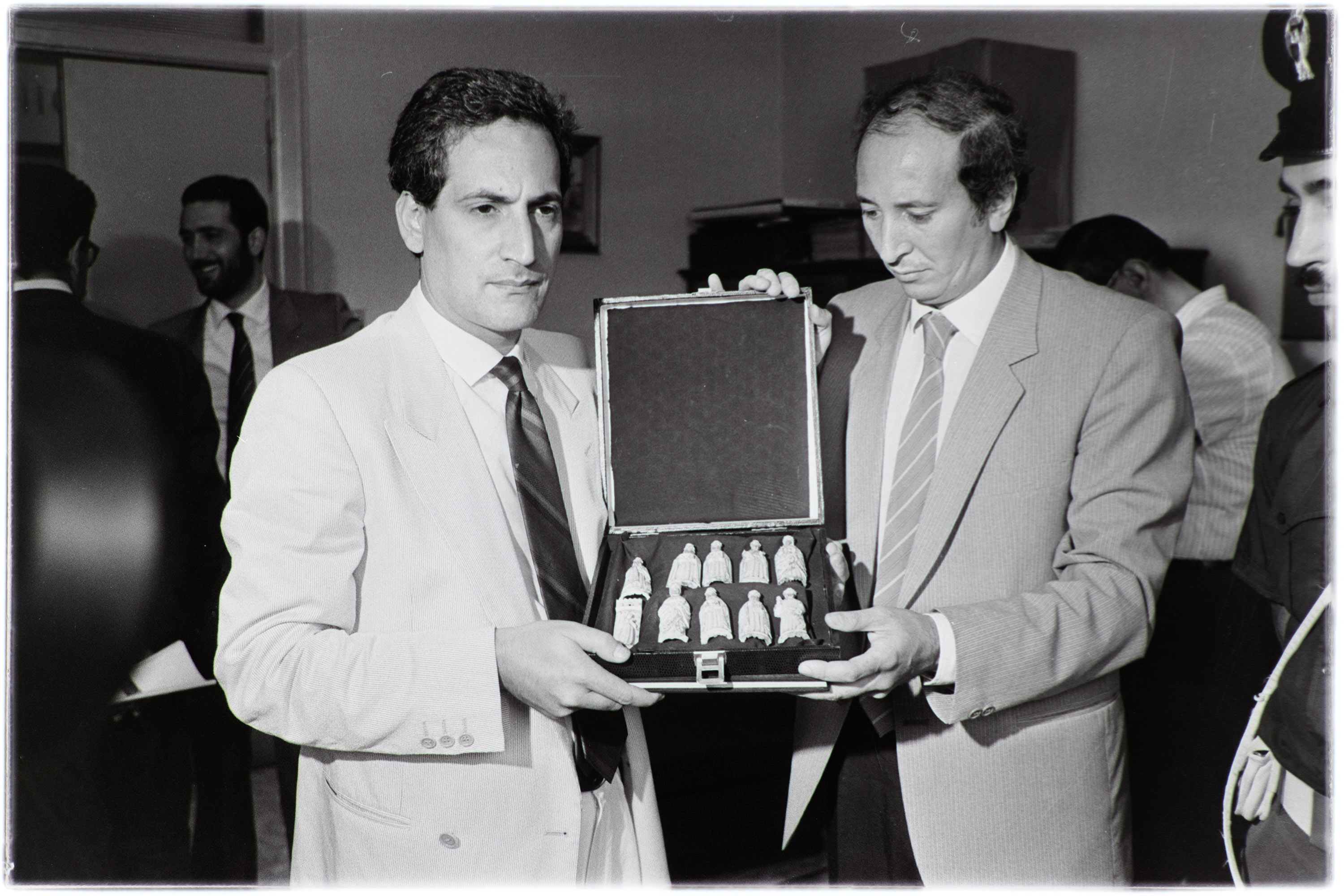 Napoli - Beni culturali - Ritrovamenti (negativo, insieme) di Alfa Press Service s.n.c. – Agenzia Fotogiornalistica (ultimo quarto XX)