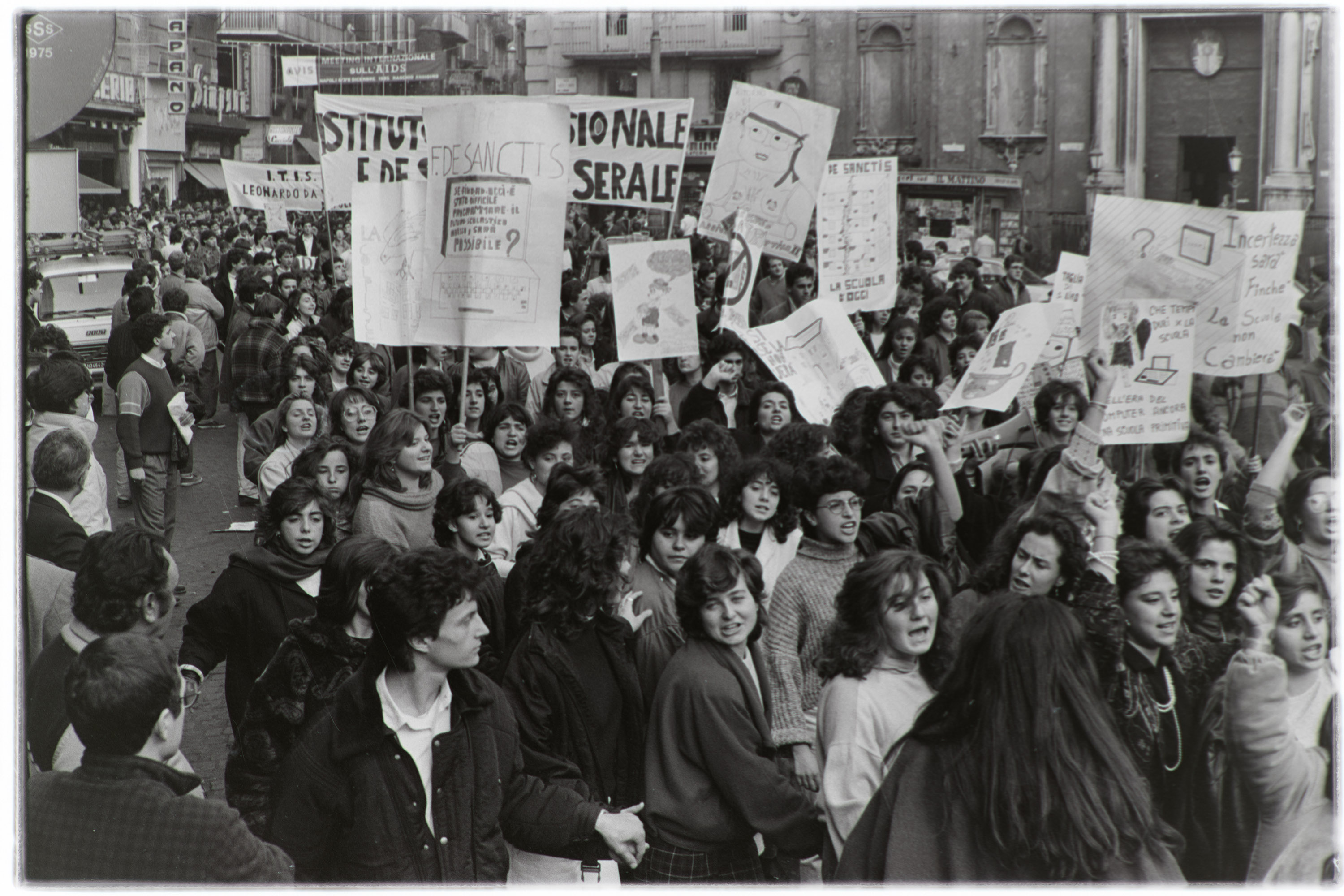 Napoli - Manifestazioni pubbliche (negativo, insieme) di Alfa Press Service s.n.c. – Agenzia Fotogiornalistica (ultimo quarto XX)