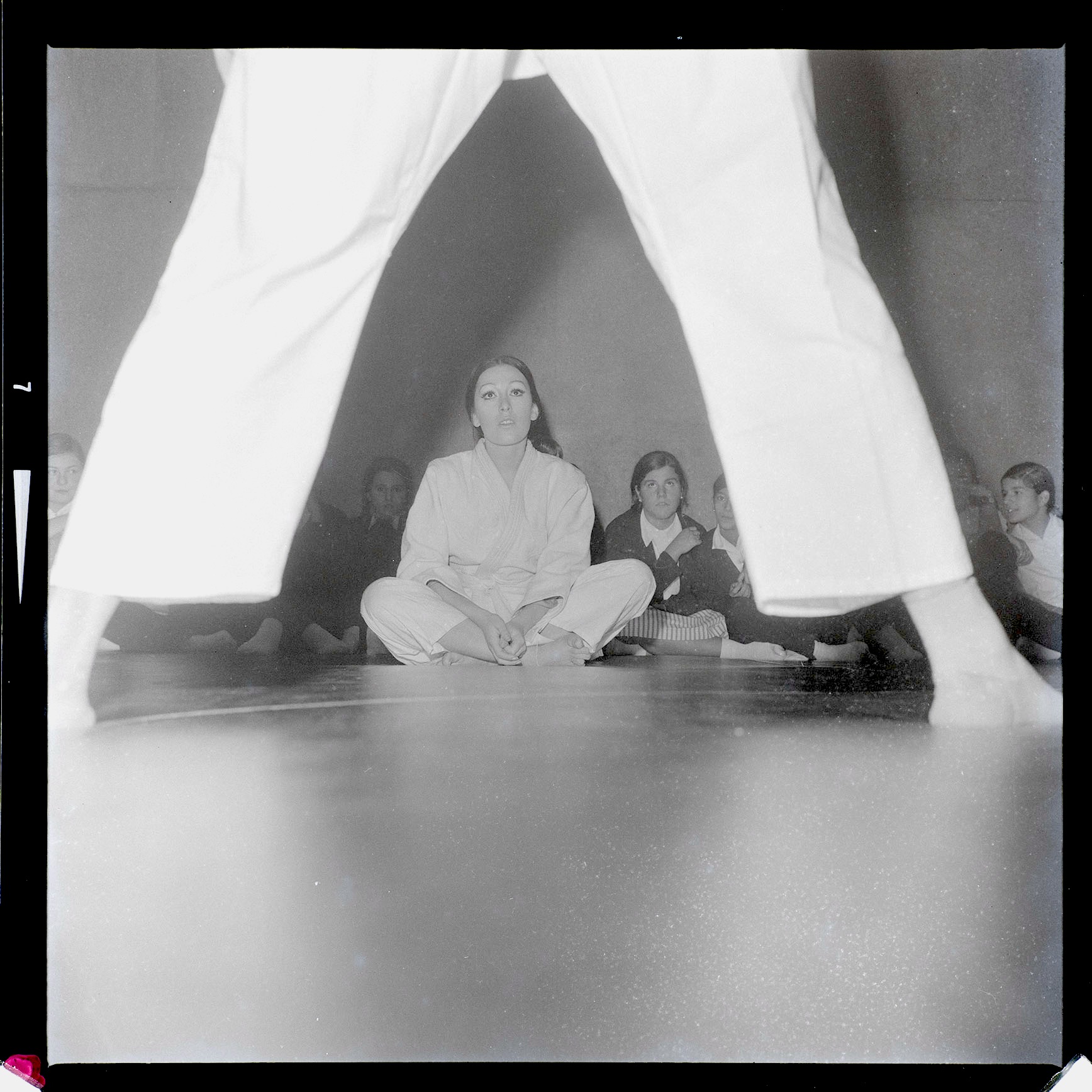 Cantante spagnola (negativo, insieme) di Alfa Press Service s.n.c. - Agenzia Fotogiornalistica (ultimo quarto XX)