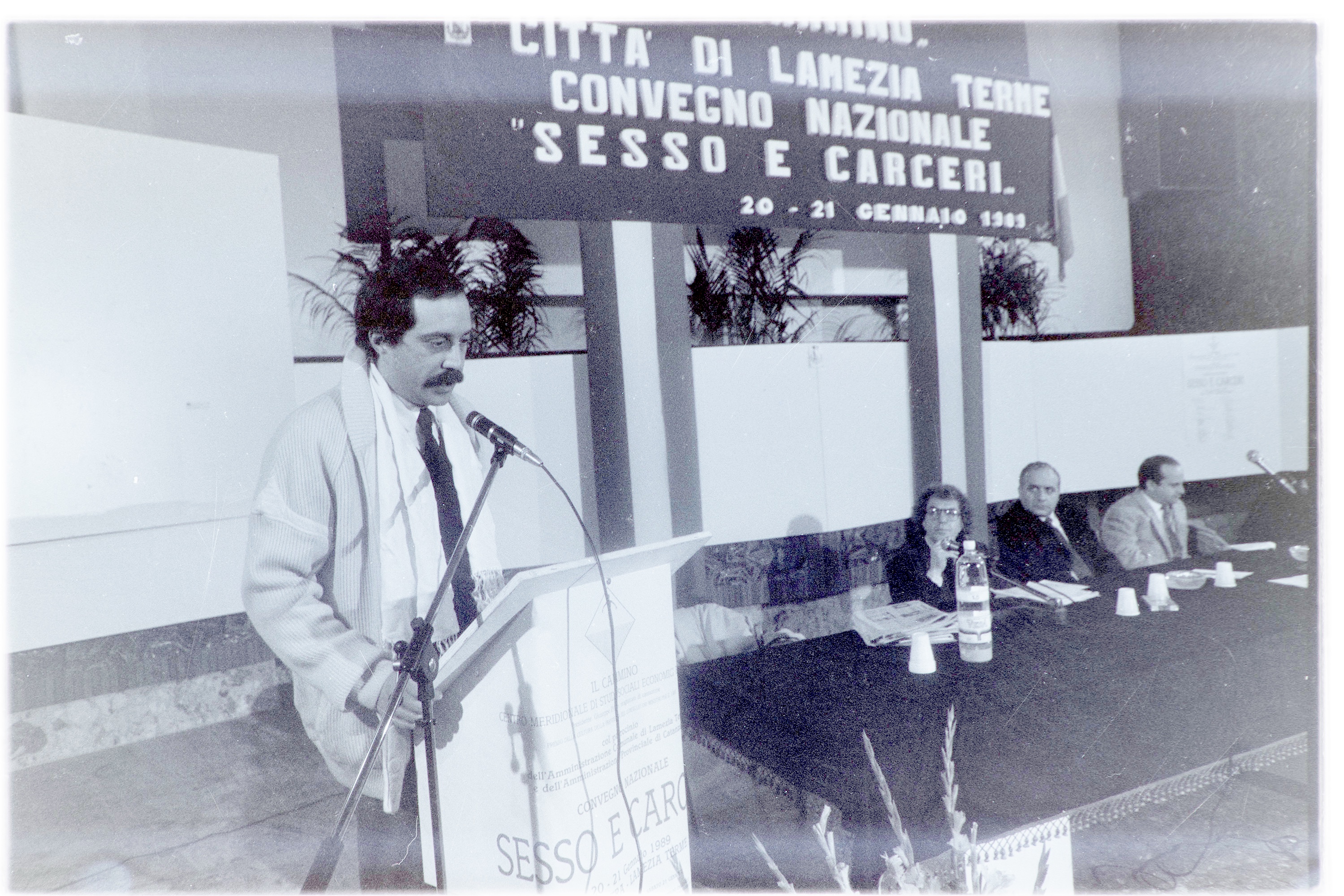 Lamezia Terme (CZ) - Convegno nazionale "Sesso e carcere" - 1989 (negativo, insieme) di Alfa Press Service s.n.c. - Agenzia Fotogiornalistica (ultimo quarto XX)