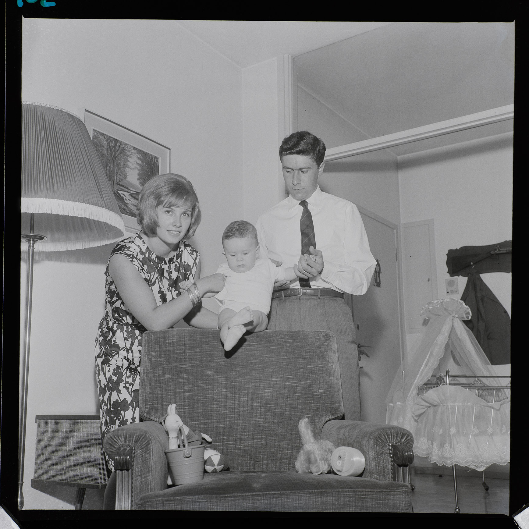 Presentatrice TV (negativo, insieme) di Alfa Press Service s.n.c. - Agenzia Fotogiornalistica (ultimo quarto XX)