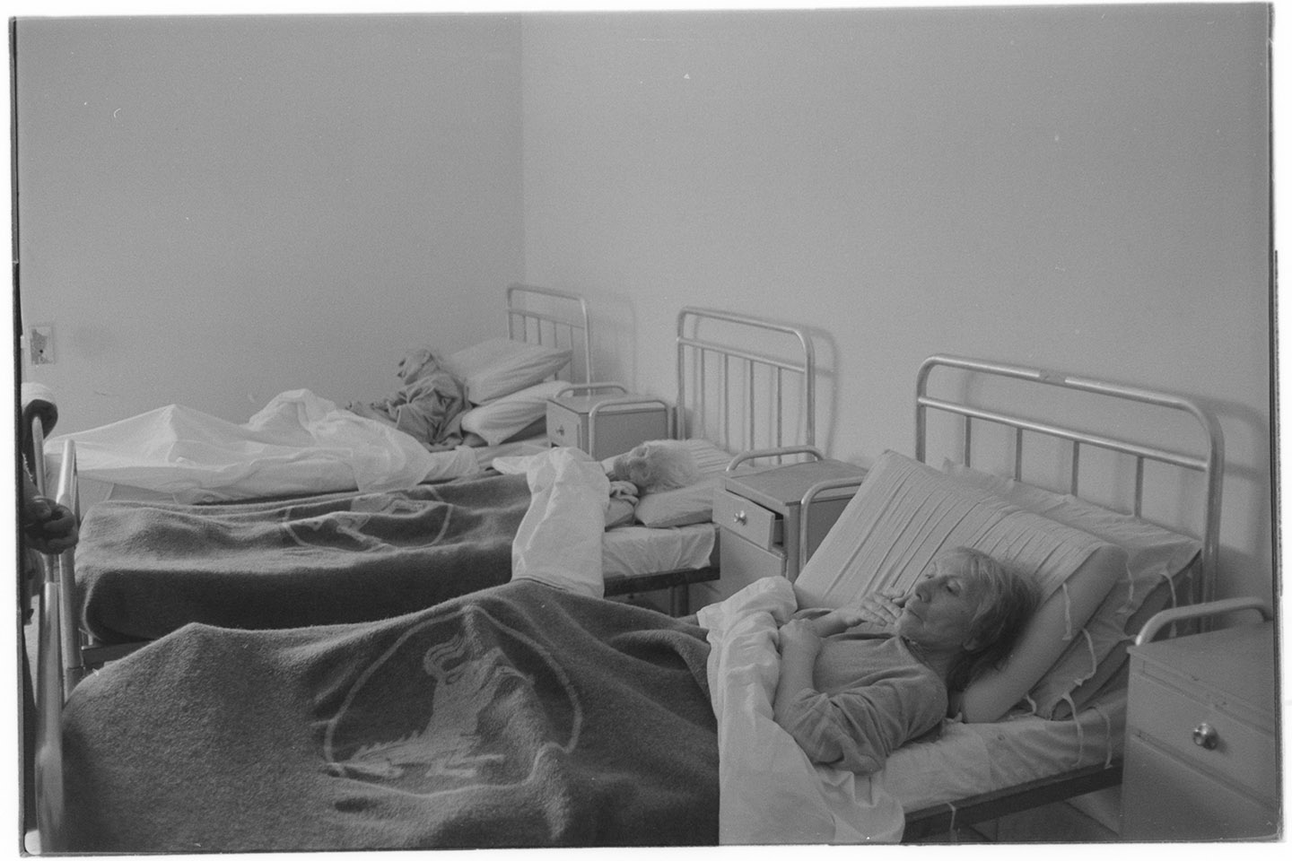 Ospedale psichiatrico Frullone - Napoli (negativo, insieme) di Alfa Press Service s.n.c. – Agenzia Fotogiornalistica (prima metà XX)