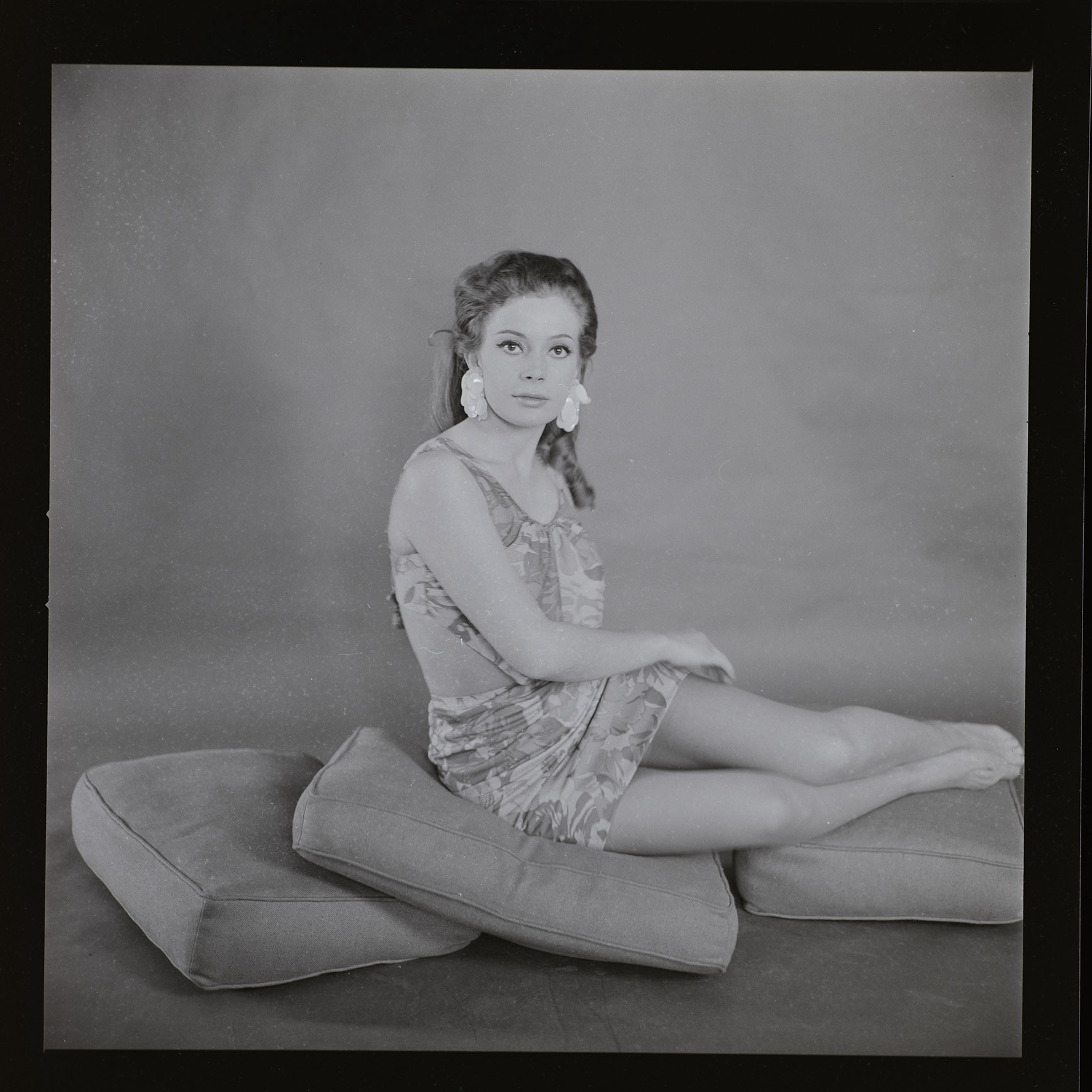 Modella (negativo, insieme) di Alfa Press Service s.n.c. – Agenzia Fotogiornalistica (ultimo quarto XX)