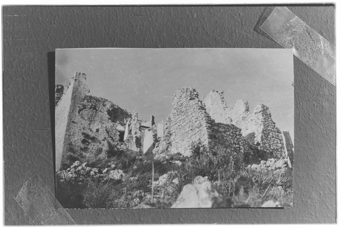 Castelnuovo al Volturno < Molise, Isernia> (negativo, insieme) di Alfa Press Service s.n.c. – Agenzia Fotogiornalistica (prima metà XX)