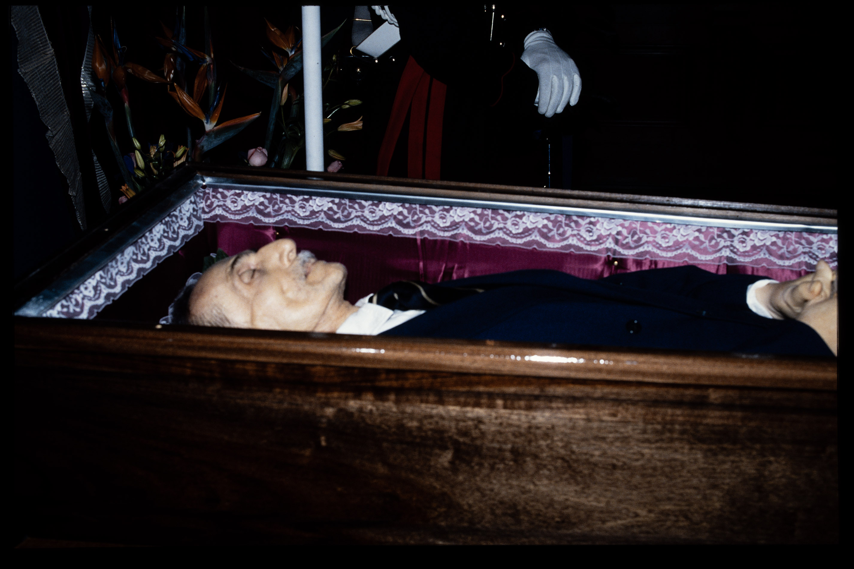 Funerale - De Filippo, Eduardo (1900-1984) (positivo, insieme) di Alfa Press Service s.n.c. – Agenzia Fotogiornalistica (ultimo quarto XX)