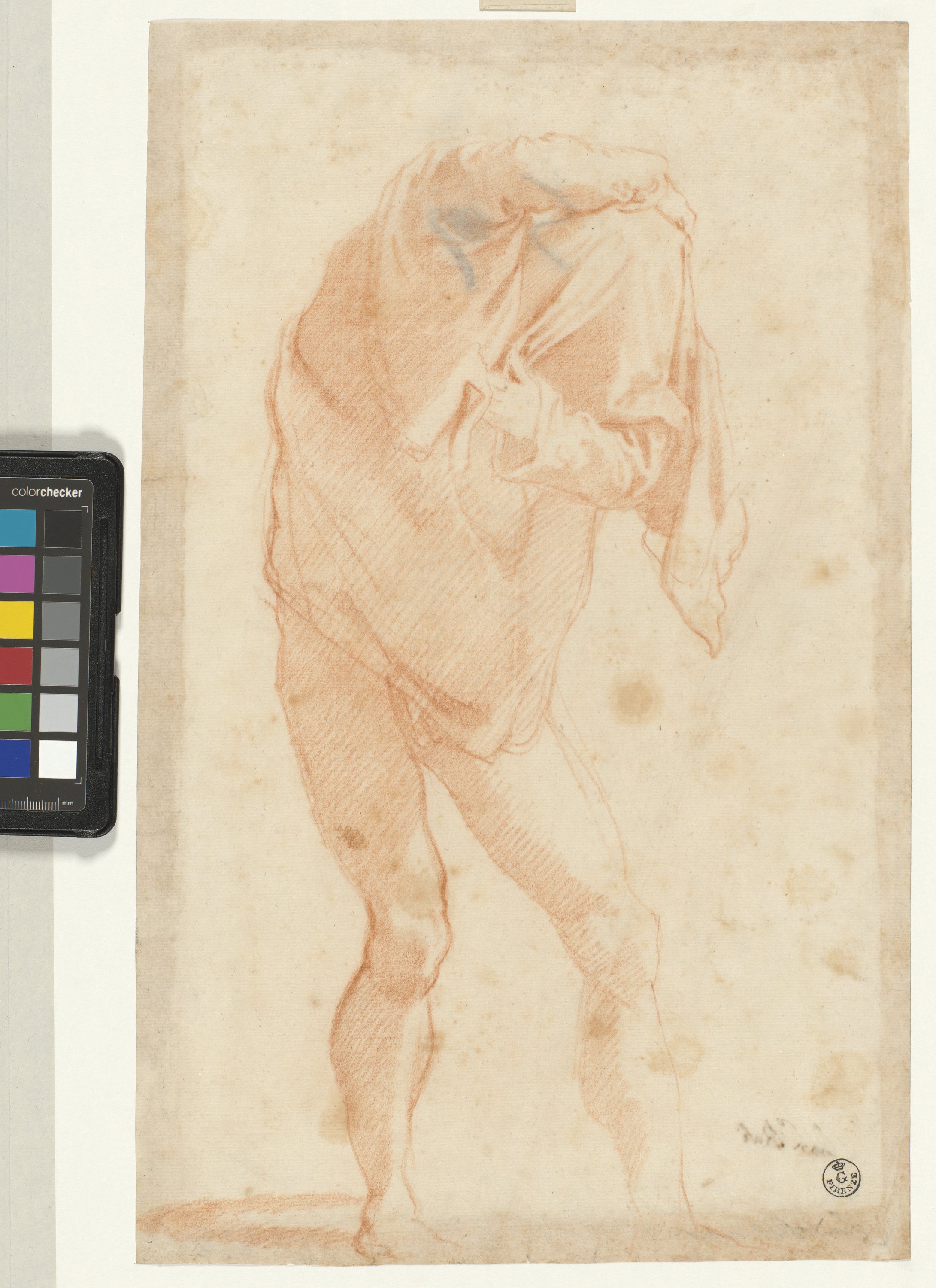figura maschile in piedi in atto di levarsi la veste (disegno) di Cardi Ludovico detto Cigoli (XVII)