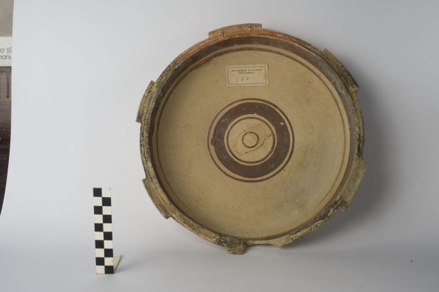 coppa/ con orlo interrotto - ambito apulo (secc. V/ IV a.C)