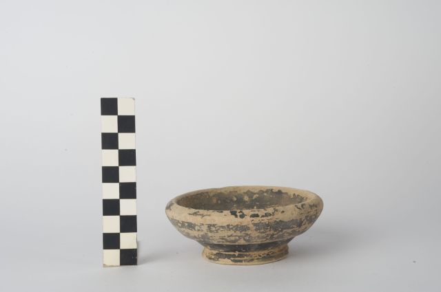 coppa/ a parete convessa - ambito apulo (sec. IV a.C)