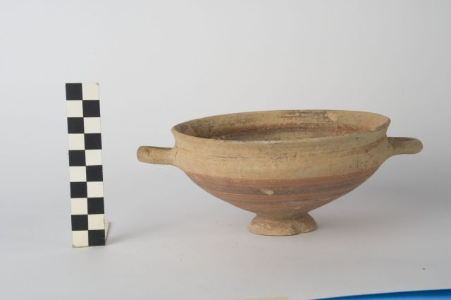 coppa/ ionica - ambito apulo (sec. VI a.C)