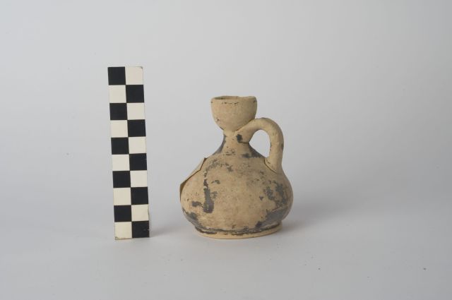 lekythos - ambito apulo (sec. IV a.C)