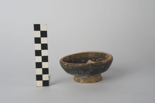 coppa/ tronco-conica - ambito apulo (secc. IV/ III a.C)