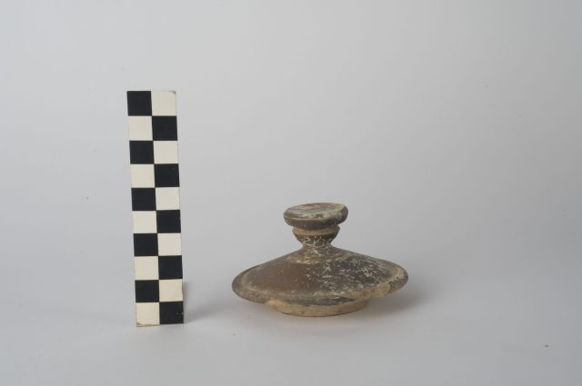 coperchio - ambito apulo (sec. IV a.C)