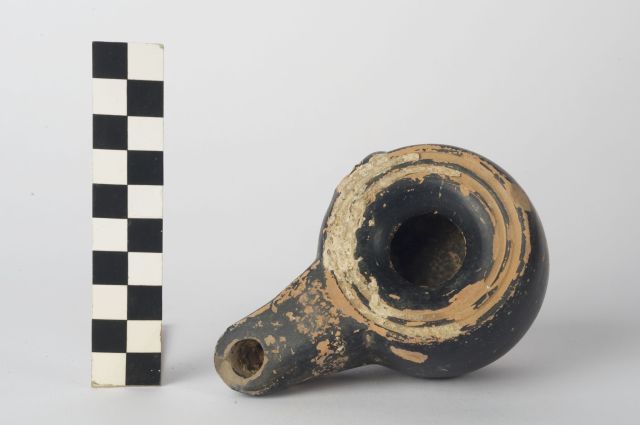 lucerna - ambito apulo (sec. IV a.C)