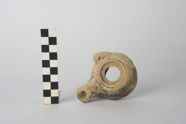 lucerna - ambito apulo (sec. IV a.C)