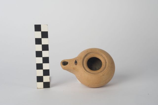 lucerna - ambito apulo (sec. IV a.C)