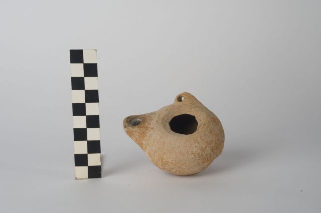 lucerna - ambito apulo (sec. IV a.C)