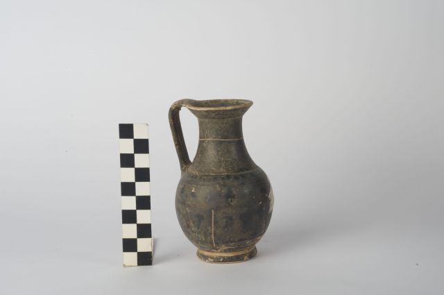 oinochoe - ambito apulo (sec. IV a.C)