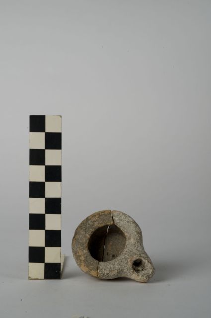 lucerna - ambito non identificato (sec. IV a.C)