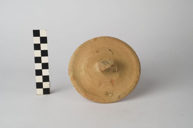 tappo/ anforario - ambito apulo (secc. IV/ III a.C)