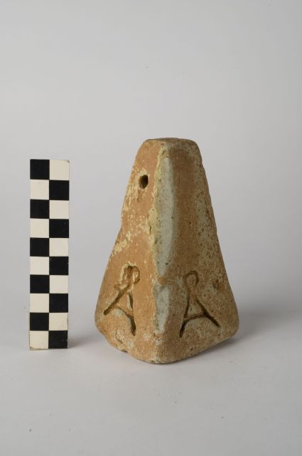 peso/ da telaio, troncopiramidale - ambito apulo (sec. IV a.C)