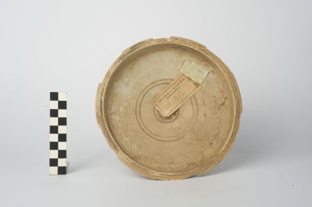 coppa/ con orlo interrotto - ambito apulo (sec. IV a.C)