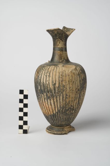 oinochoe - ambito apulo (fine sec. IV a.C)