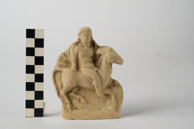 figura maschile su cavallo in corsa (statuetta/ maschile) - ambito apulo (sec. III a.C)