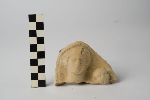 Figura femminile con bambino (rilievo) - ambito magnogreco (sec. IV a.C)