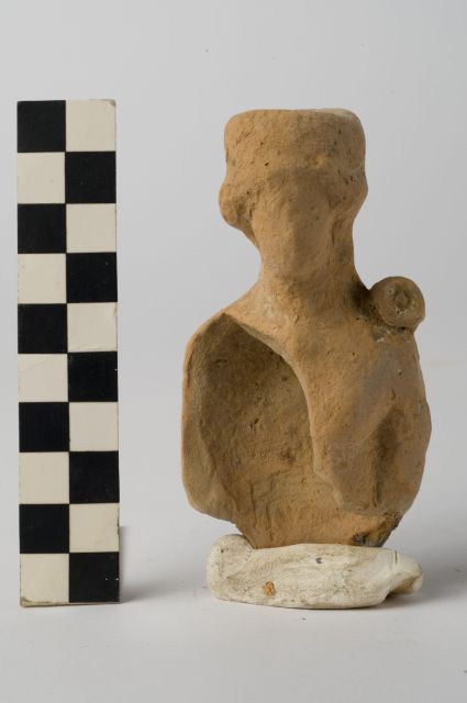 Figura femminile seduta (statuetta/ votiva) - ambito magnogreco (sec. V a.C)